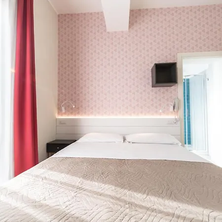 Hotel Kiss-3